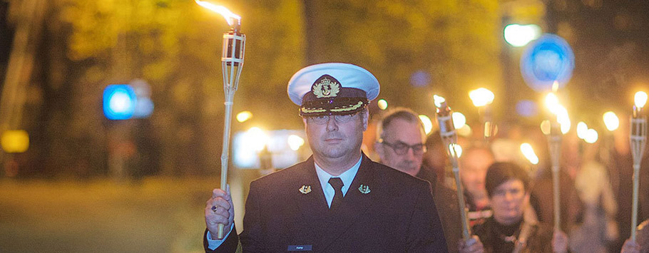 Erwin Kamp tijdens ritueel