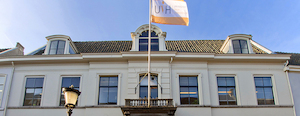 UvH gebouw met vlag