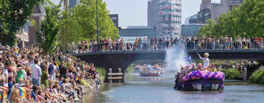 Botenparade tijdens Utrecht Pride